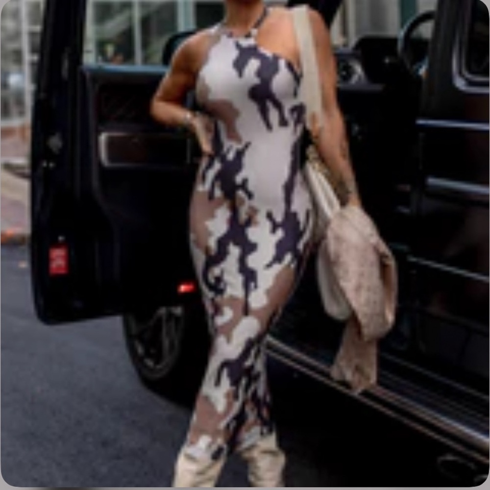 Cute dress!